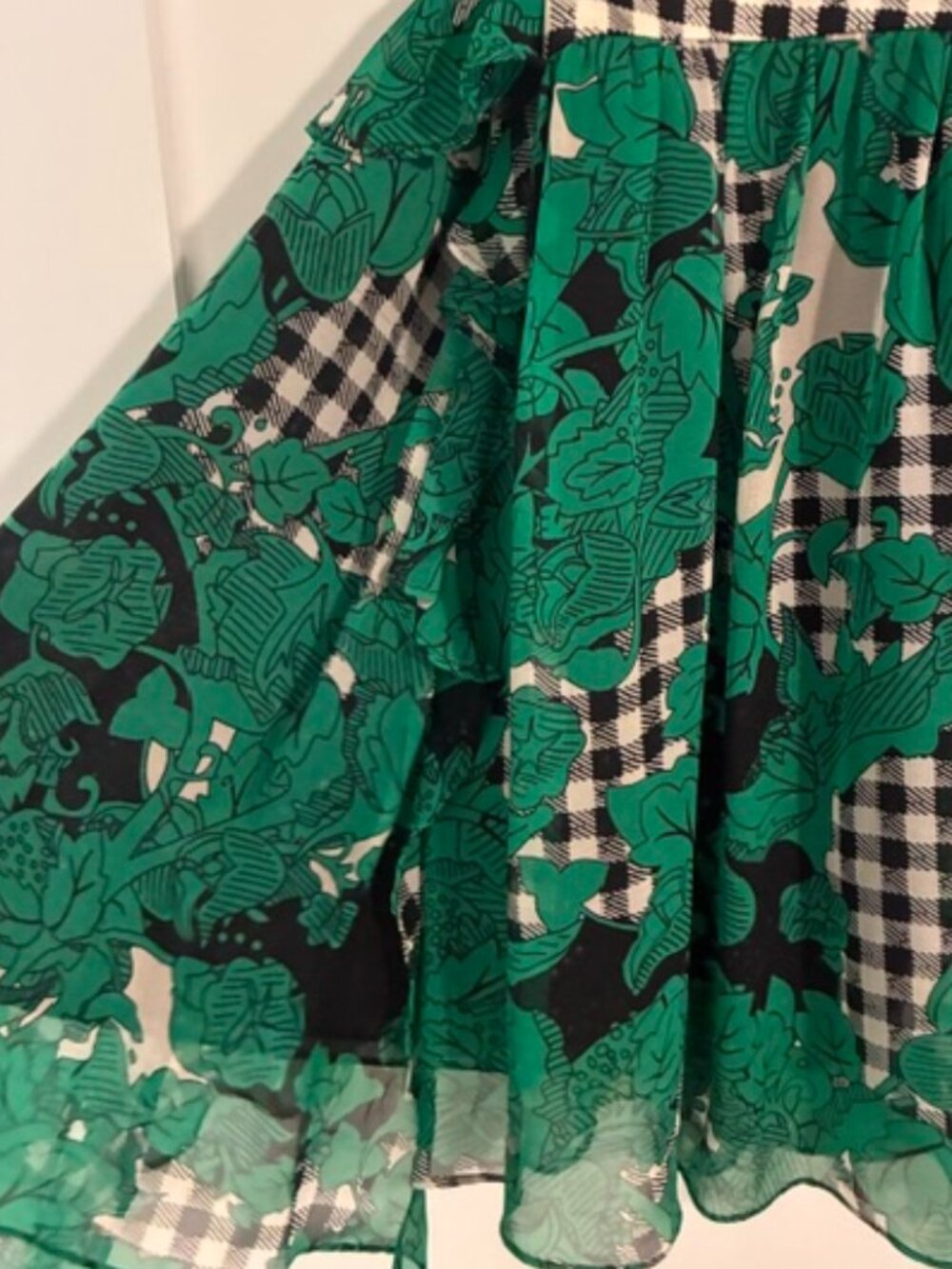 Vintage DVF Iconic Wrap Dress Checkerboard with Green Leaf Embellishments - Picture 6 of 6
